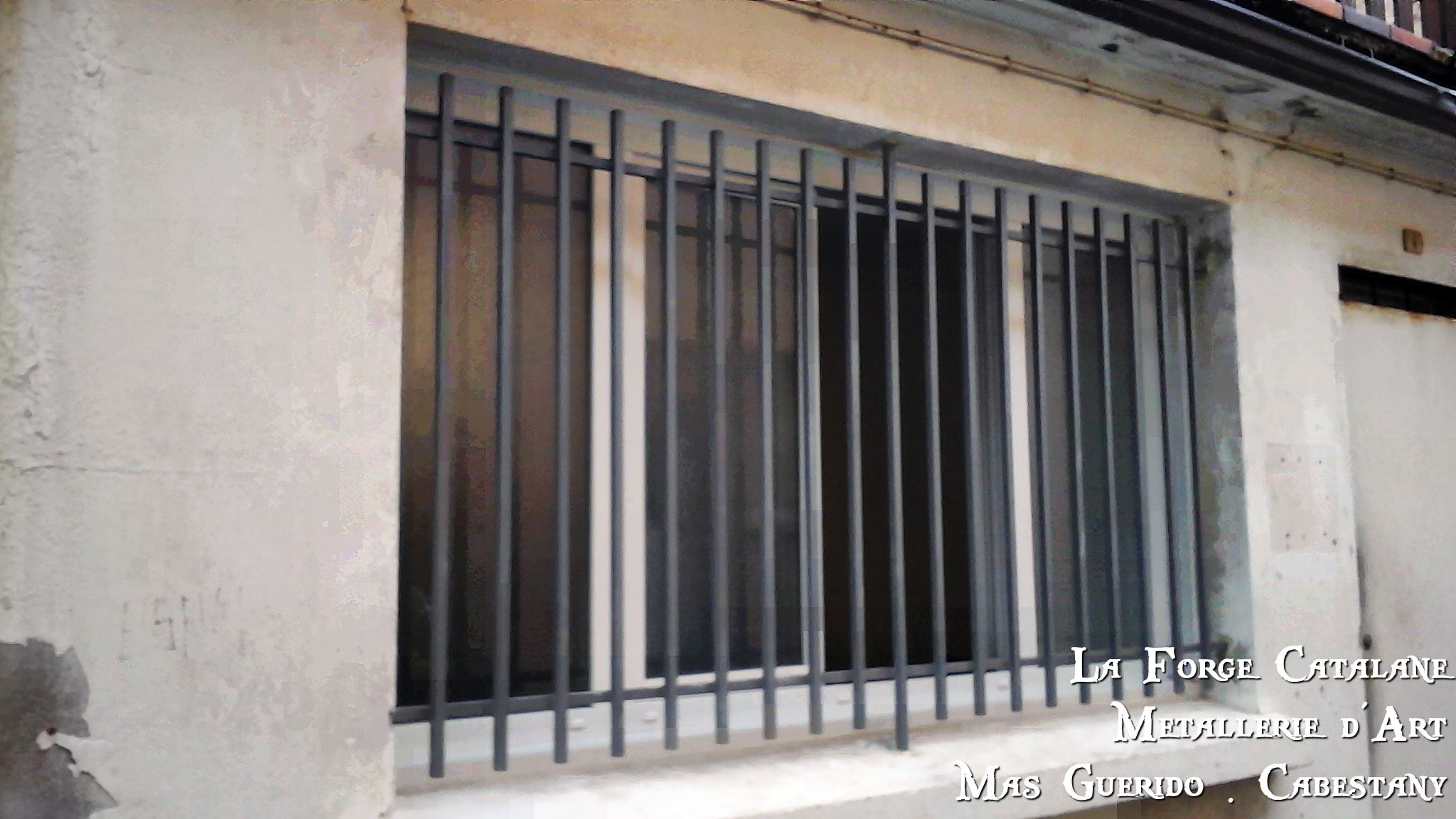 grille protection barreaux droits fer Forge Catalane Cabestany.jpg